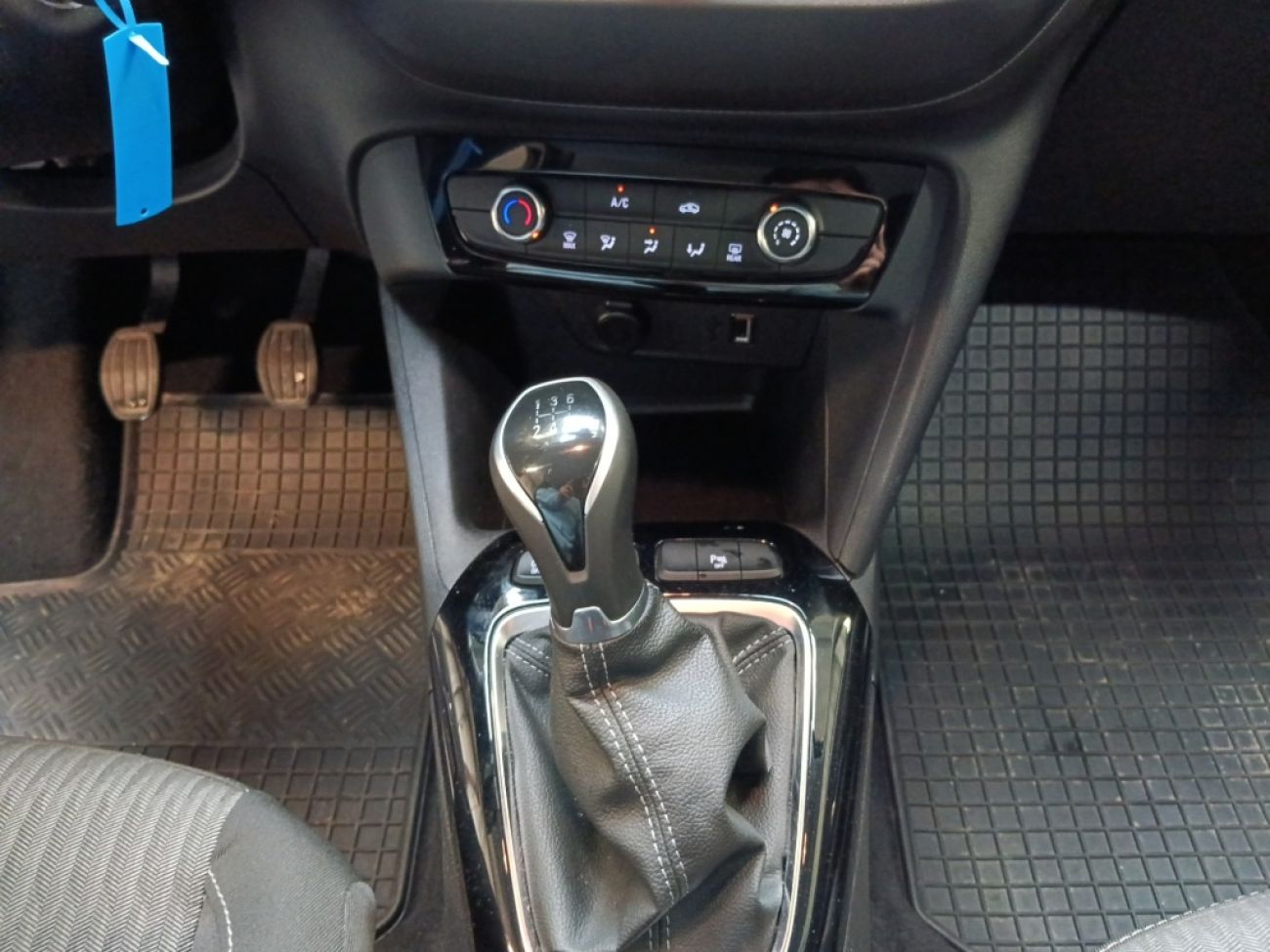 Mandataire Opel Corsa 1.2 75edition