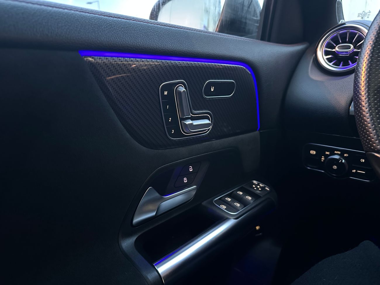 Mandataire MERCEDES GLA 200 d 8G-DCT AMG Line edition 1 toit pano