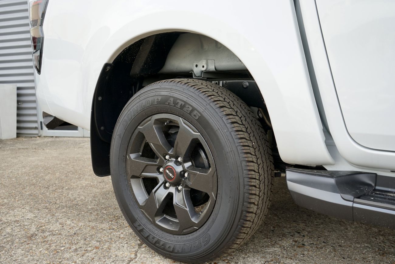 Mandataire ISUZU D-MAX CREW N60 NITRO SPORT 4X4 A/T 4 PLACES / PAS DE MALUS ECOLOGIQUE