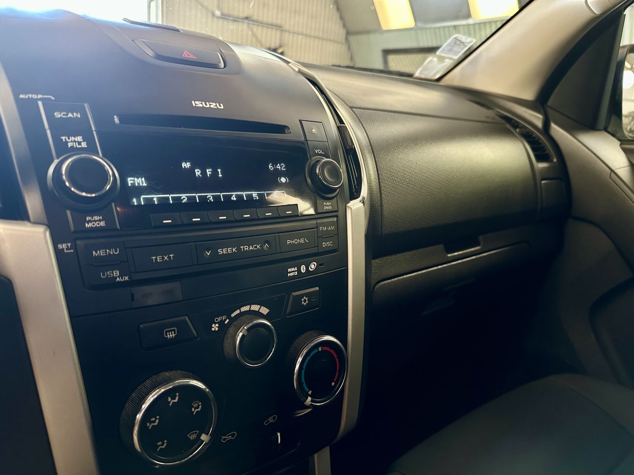 Mandataire ISUZU D-MAX 2.5 4X4 SPACE CAB SOLAR