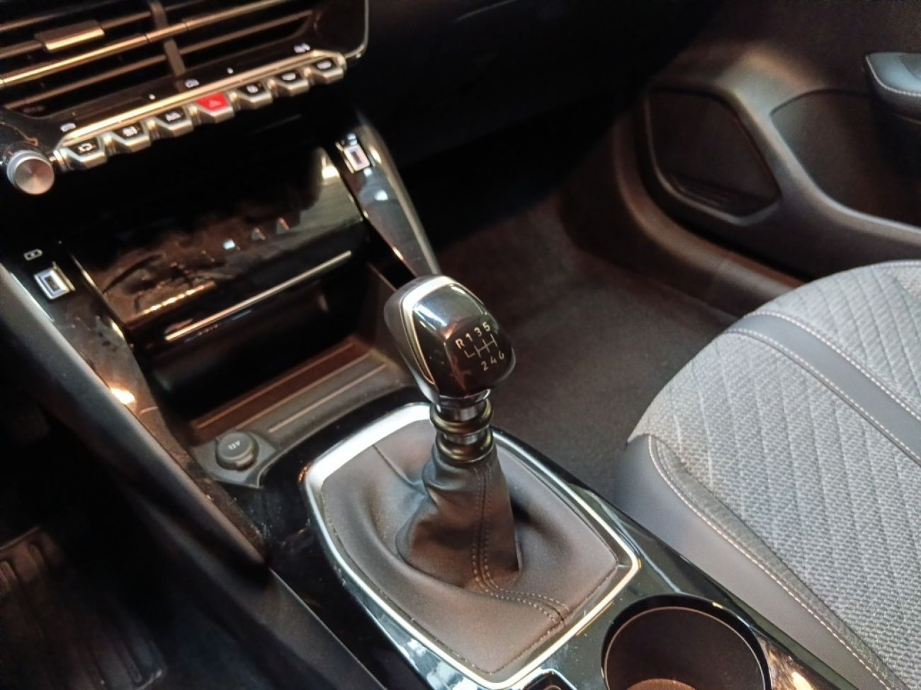 Mandataire PEUGEOT 208 1.2 100CH S&S ALLURE