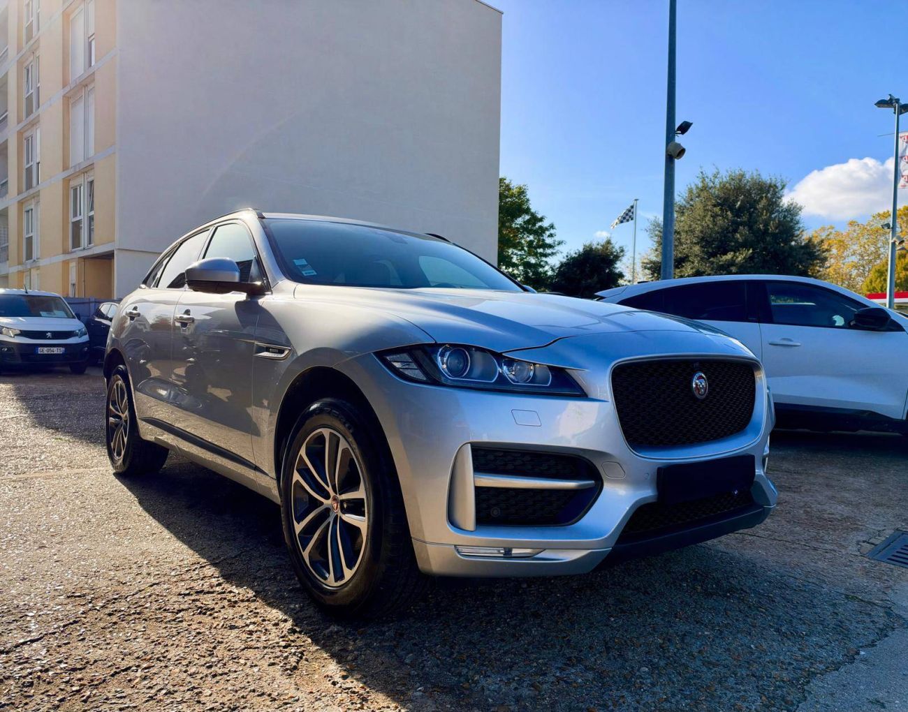 Mandataire JAGUAR F-PACE 2.0 D - 180 ch AWD BVA8 R-Sport