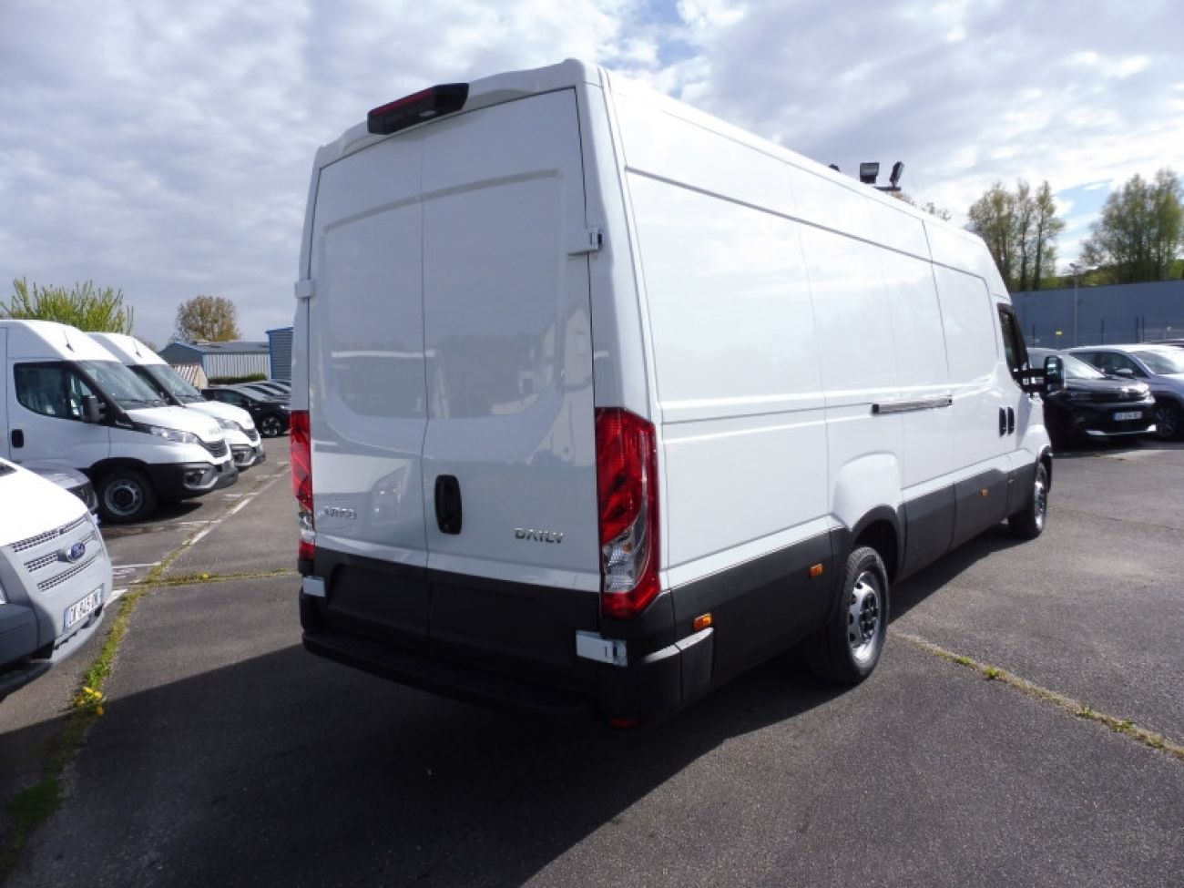 Mandataire IVECO Daily 35S18 3.0 V16 HI-MATIC H2 180CV