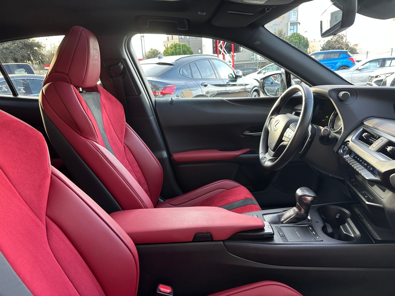 Mandataire LEXUS UX 250h 2WD F SPORT