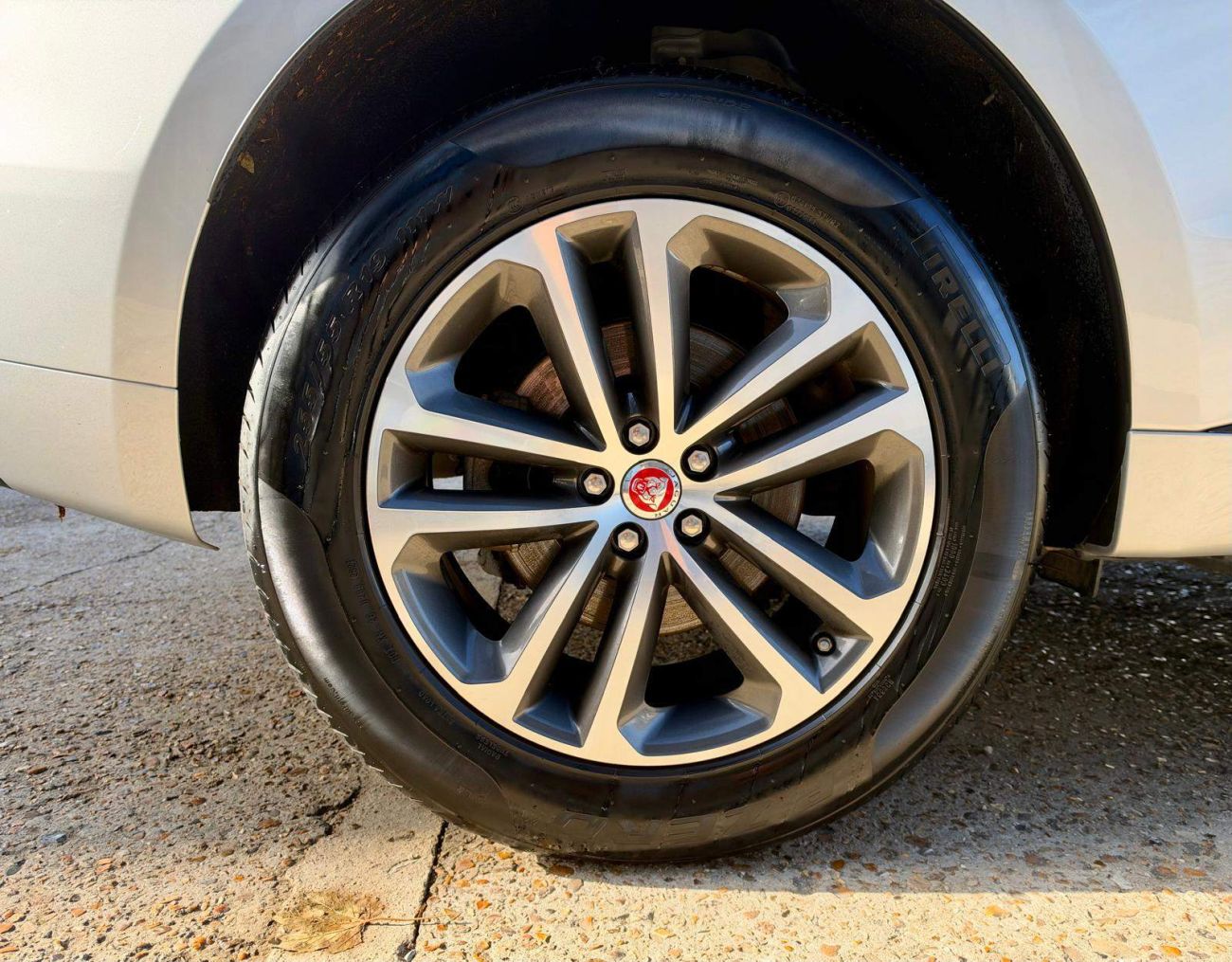 Mandataire JAGUAR F-PACE 2.0 D - 180 ch AWD BVA8 R-Sport