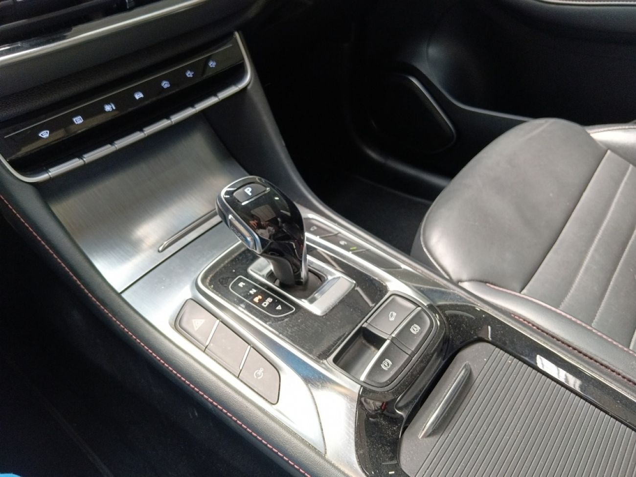 Mandataire MG HS 1.5 T-GDI 162 AT luxury