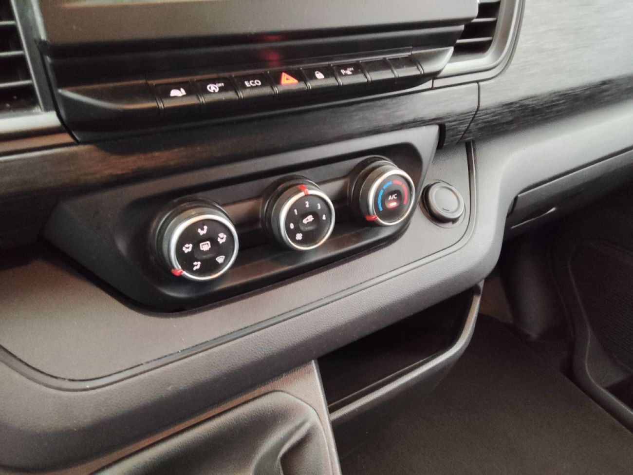 Mandataire RENAULT Trafic Passenger L2 2.0 BLUE DCI 150CH S&S ZEN 9 PLACES