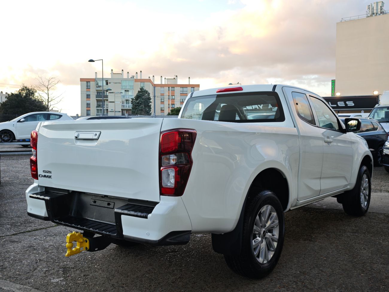 Mandataire ISUZU D MAX SPACE N60 BB+ A/T 4x4 MY2025 Euro6e